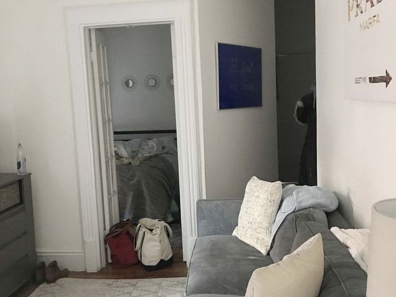 3rd image of 253 E 52nd St APT 4B