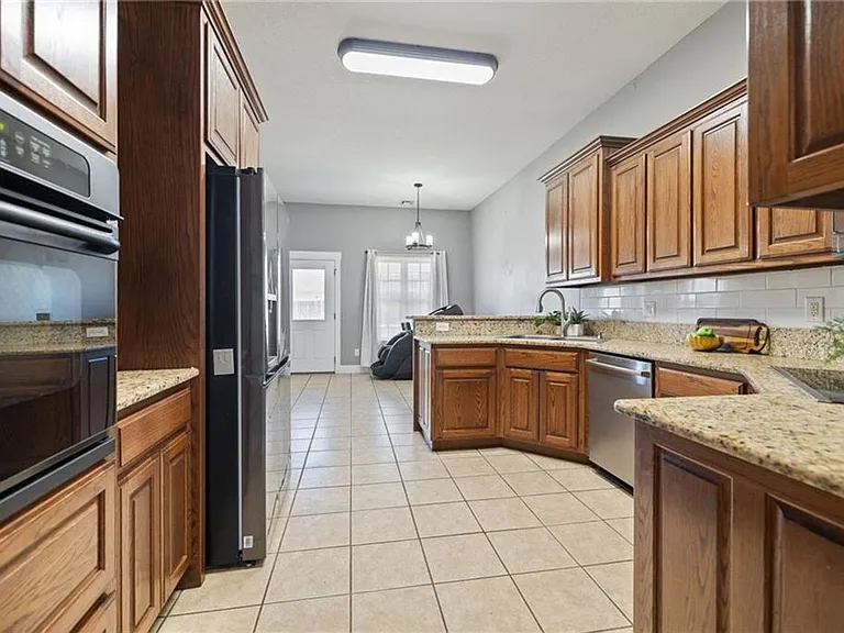 1406 N Latisha Ln — Photo 3