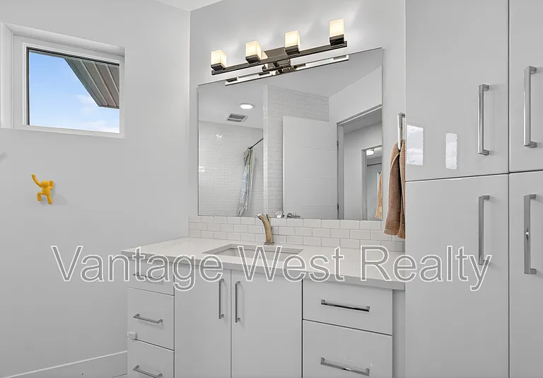 3859 Carrall Rd #1 — Photo 20