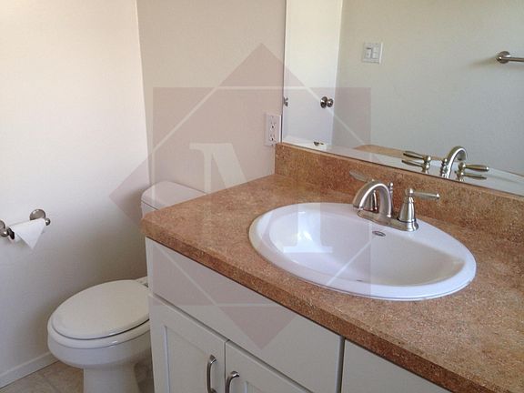 2nd image of 1429 De La Vina St APT 3