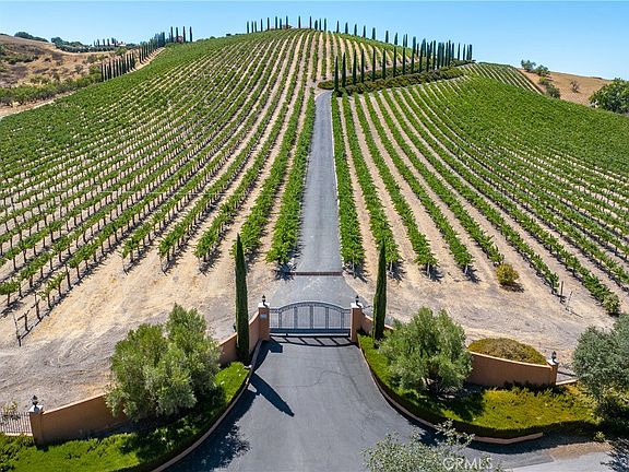 4th image of 725 Spring Creek Way