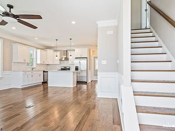 4th image of 141 Dory Dr