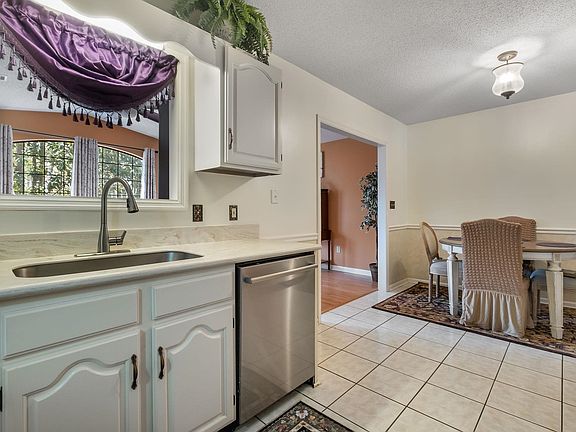 5th image of 8204 Chickasaw Trl