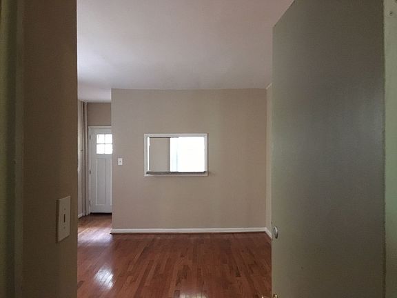 2nd image of 2638 Poplar St APT 1R