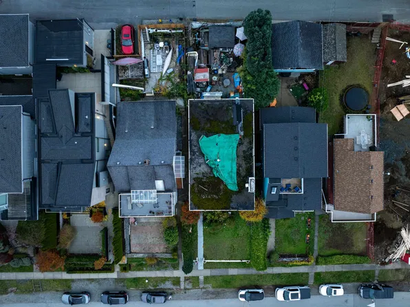 34 Hythe Ave N, Burnaby, BC V5B 1G4