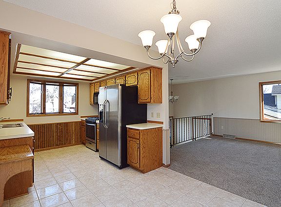 5th image of 10198 Jewel St NE