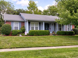 709 Farmingham Rd, Douglass Hills, KY 40243