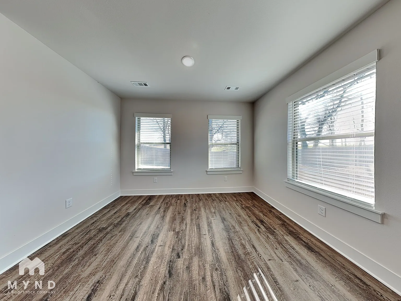 3 bed, 2.0 bath, 1405 sqft, $1,535 — Photo 4