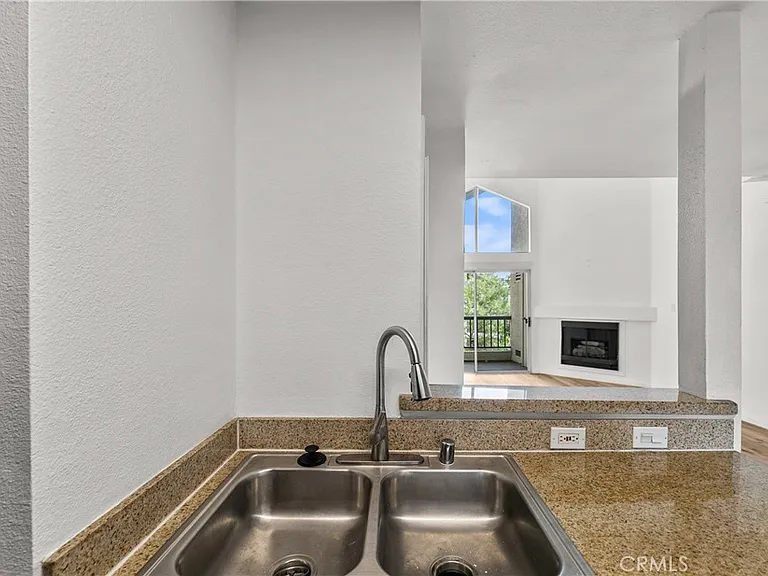 5500 Owensmouth Ave #317 — Photo 10