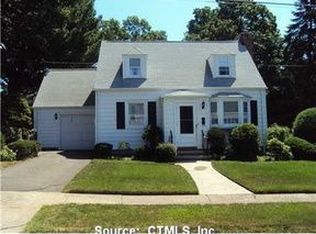 96 Edgemere Rd, Hamden, CT 06517