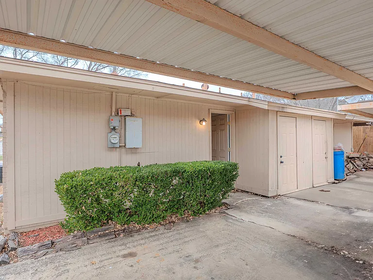 527 Crowley Rd — Photo 12