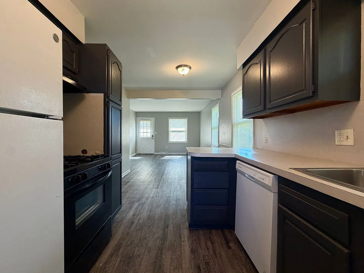 3 bed, 2.0 bath, $1,650 — Photo 3