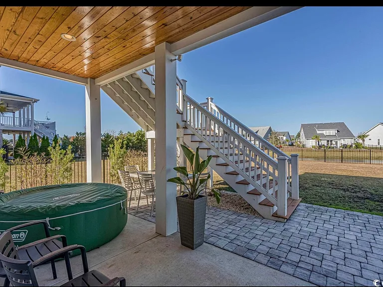 330 Harbour View Dr — Photo 9