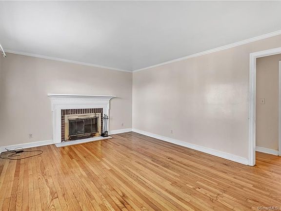 3rd image of 236 Mary Ave
