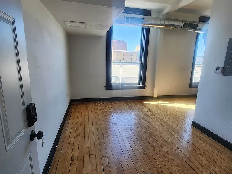 The Berm - 2001 10th Ave (24 Units Luxury Apartments) — Photo 7