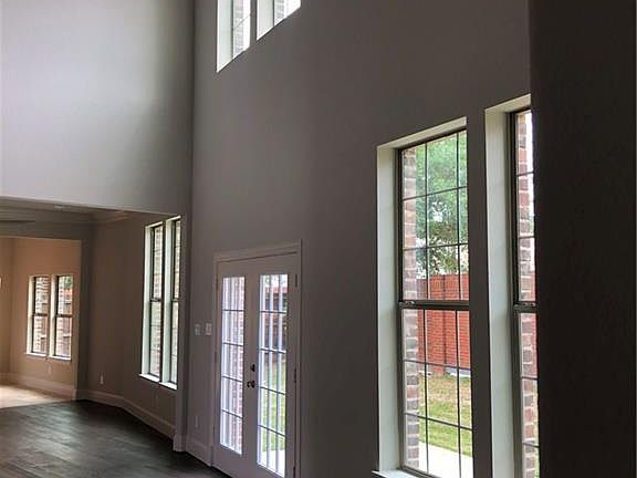 5th image of 2341 Amesbury Dr