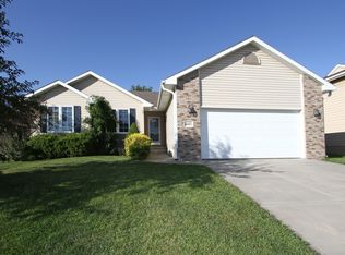 6445 River Dr, Lincoln, NE 68504