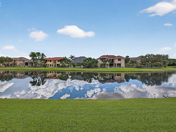 5th image of 10514 Versailles Boulevard