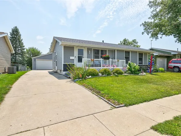 2119 N 5th Ave E, Newton, IA 50208