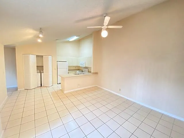 1157 Hyacinth Pl #C1 — Photo 10