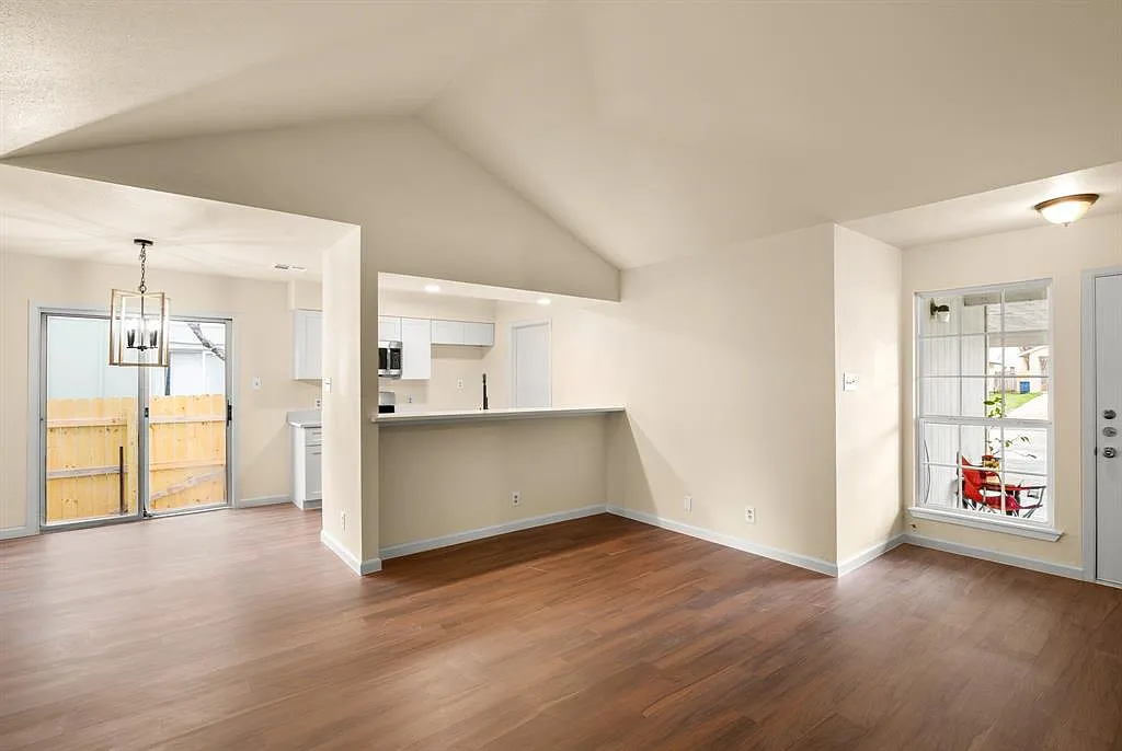 2 bed, 995 sqft, $1,395 — Photo 3