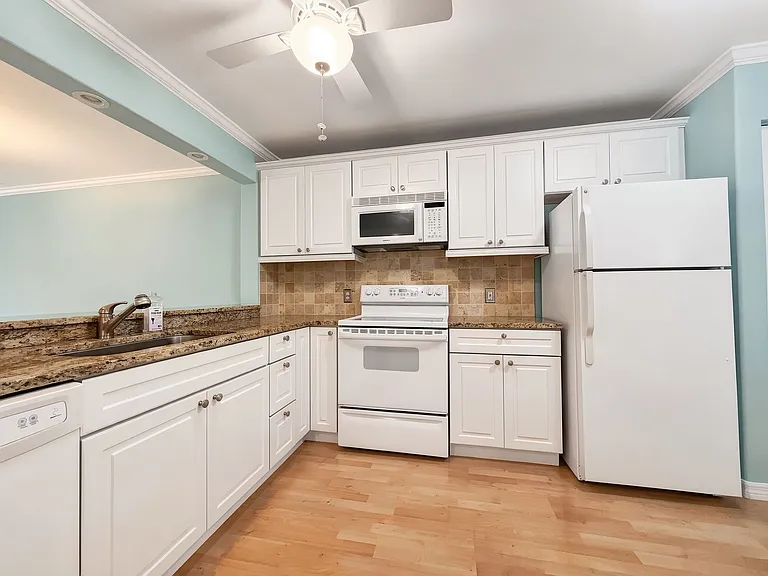 3041 Sandpiper Bay Cir #H201 — Photo 13