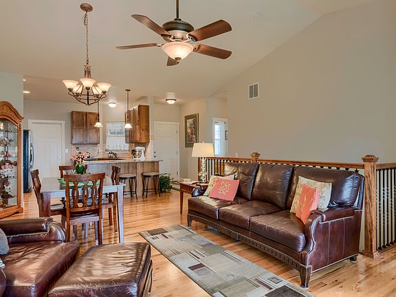 B3 - Living Room 2.jpg