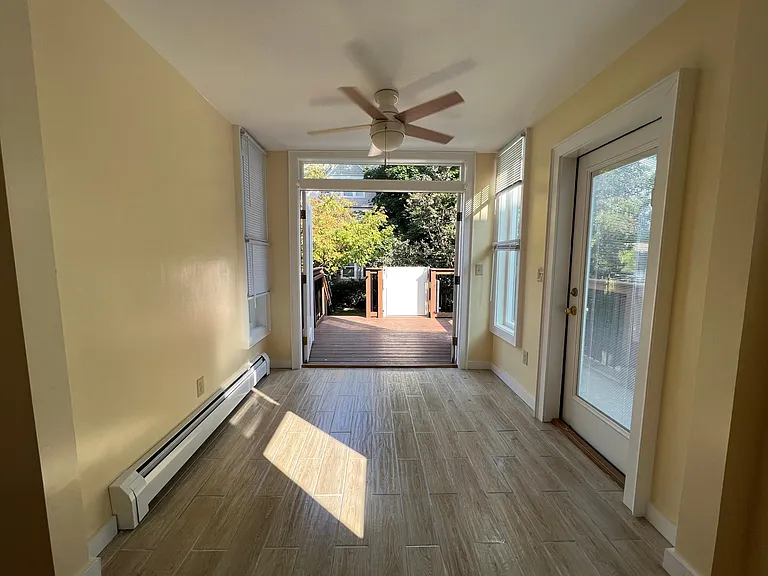 569 Whitney Ave #1R — Photo 18