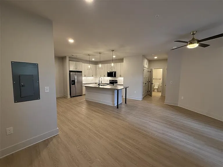 District on the Etowah Apartments — Photo 1031