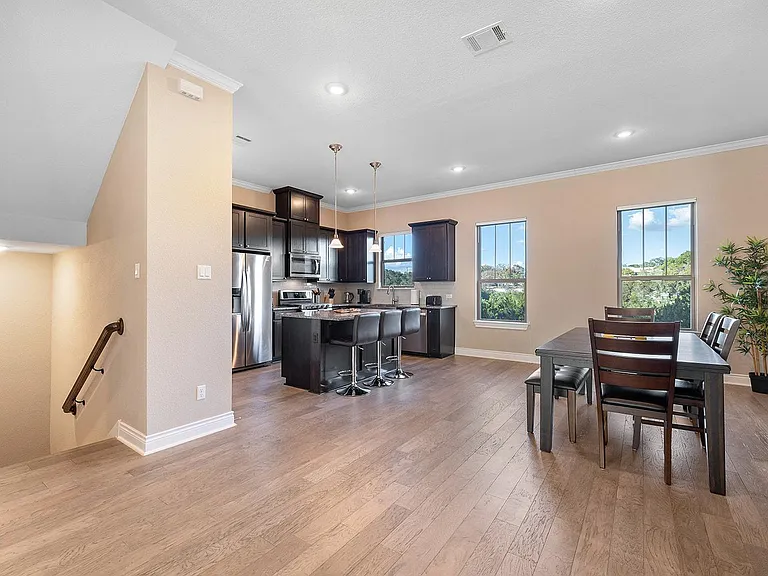 305 Adams St — Photo 10