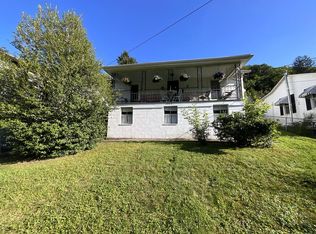 1402 Terrace St, Hinton, WV 25951