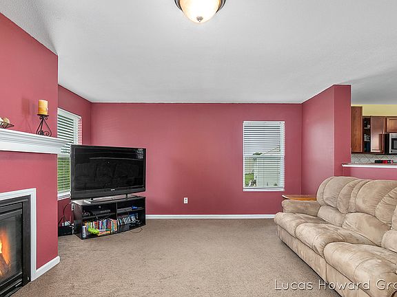 3rd image of 14621 Ivorystone Dr NE