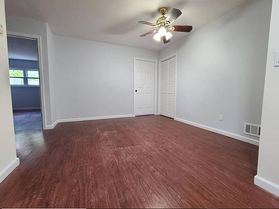 3rd image of 19 Mallory Ave #2R