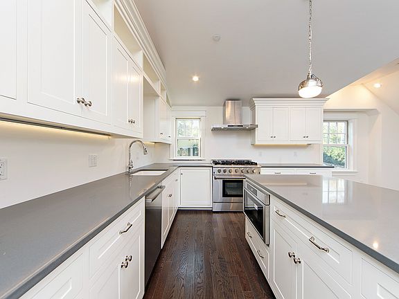 4th image of 1 Brook St #B