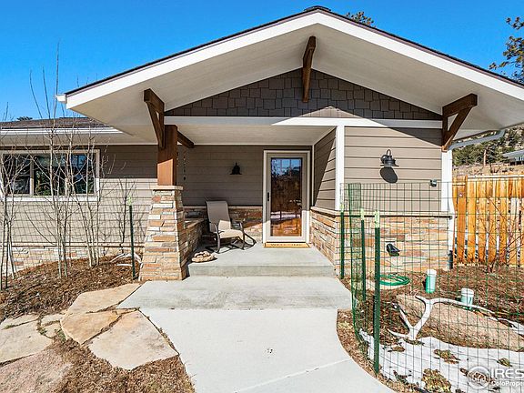 5th image of 649 Laurel Ln