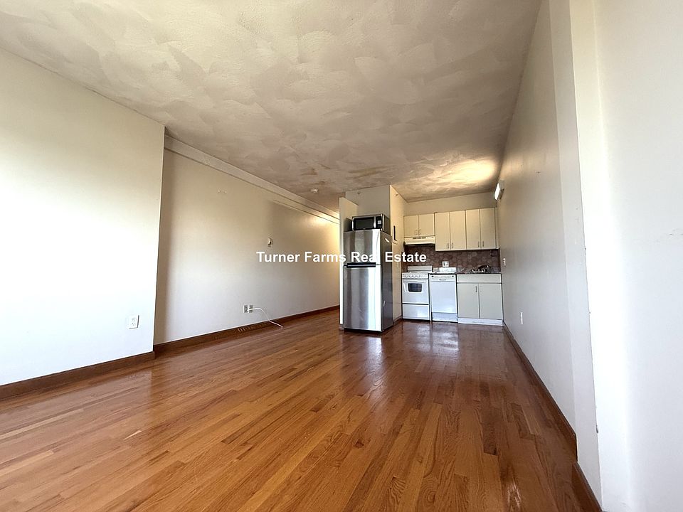 1st image of 1110B Commonwealth Ave #709