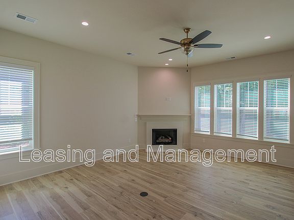 5th image of 3633 Happyland Blvd