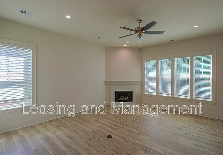 3633 Happyland Blvd — Photo 5