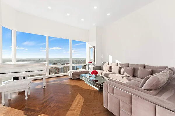 Rented by Sotheby's International Realty | media 6