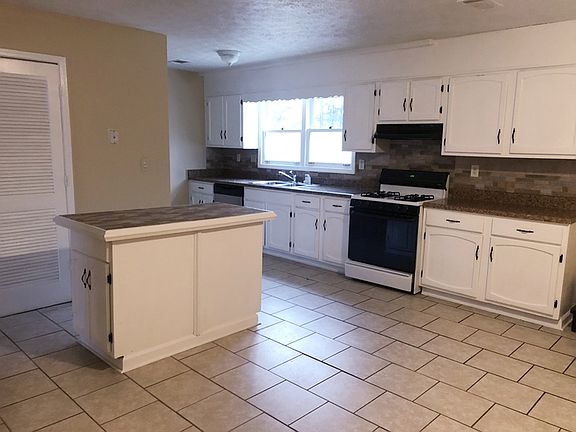2nd image of 2142 Fairway Ct SE