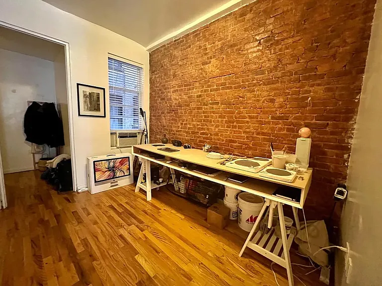 872 Hart St #1R — Photo 5