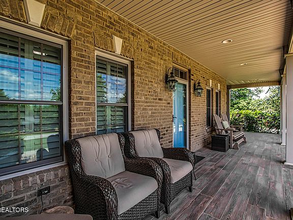 3rd image of 7221 Regency Rd