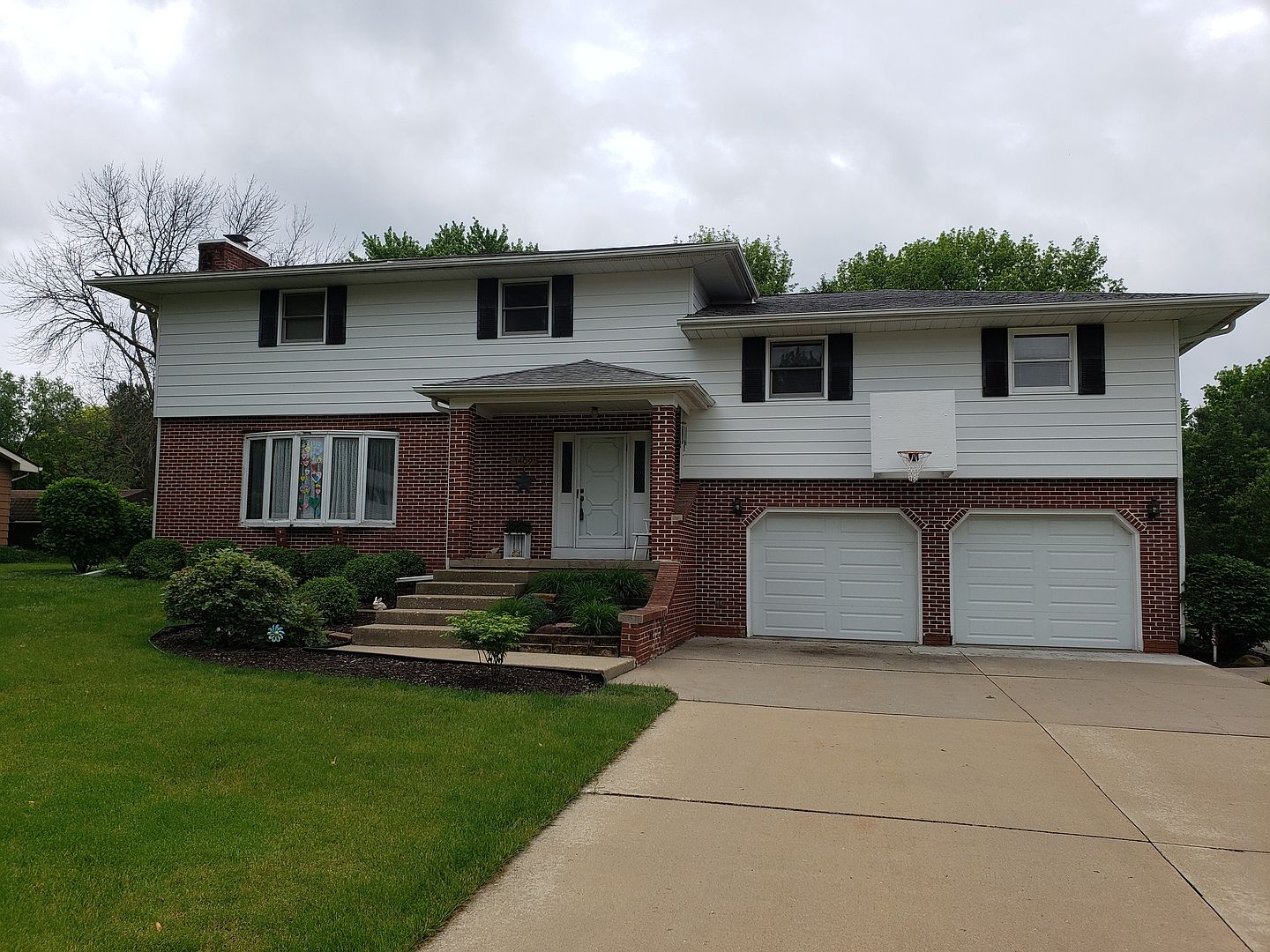 1409 E 36th St, Sterling, IL 61081 Zillow