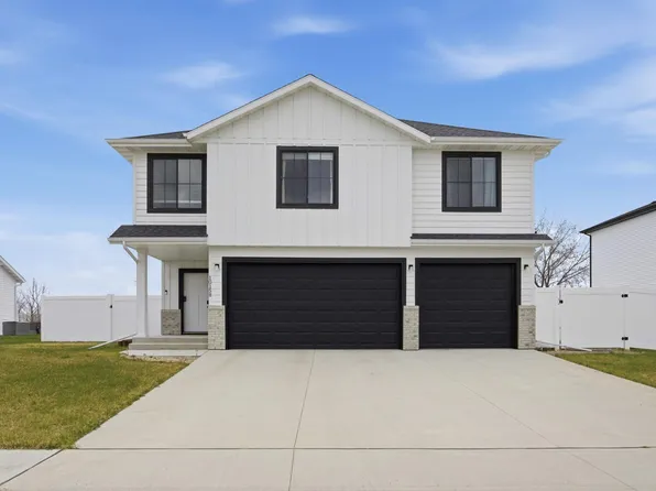 10158 Burgundy Dr, Horace, ND 58047