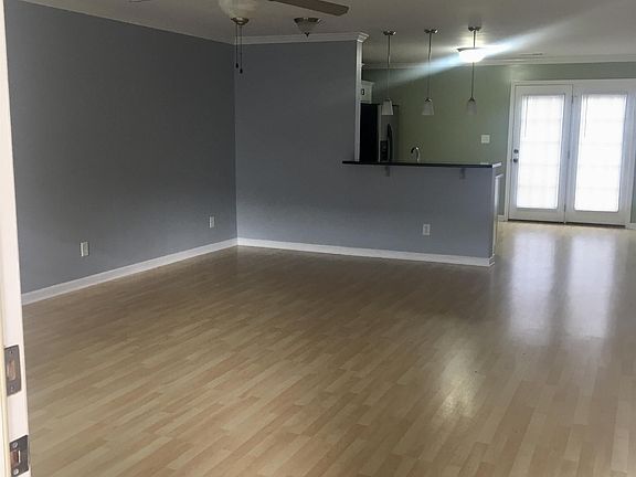 4th image of 612 Capstone Dr #1