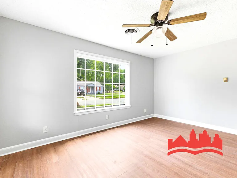 297 Eastview St — Photo 7
