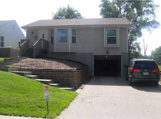 4004 Oxford St, Des Moines, IA 50313