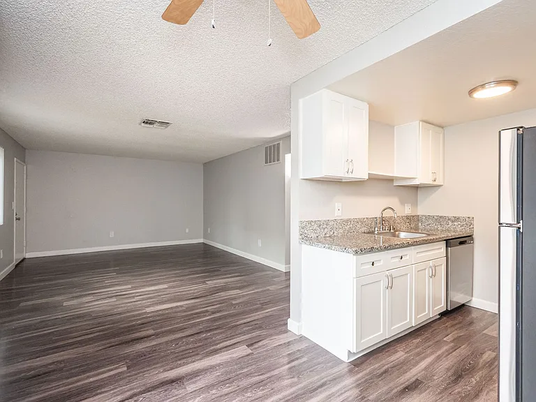 Gold Creek Apartments — Photo 34