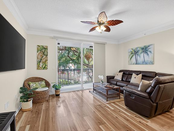 4th image of 2022 Alta Meadows Lane #607