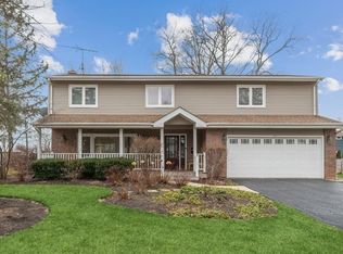 94 Ellendale Rd, Deerfield, IL 60015